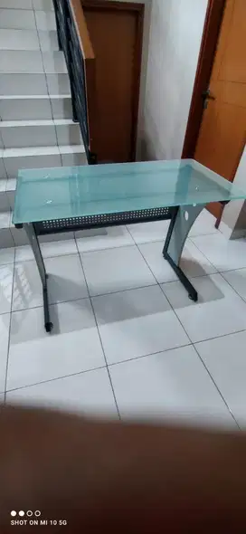 Meja Kantor Kaca