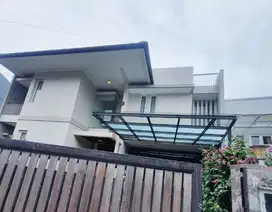 Disewakan Luxury House Komplek Setramurni Setrasari Semi Furnished