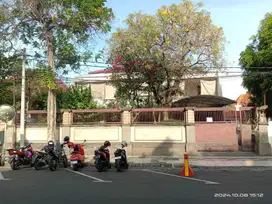 Sedap malam sewa rumah strategis cocok buat usaha di pusat kota