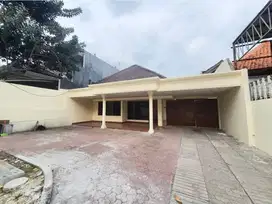 Imam Bonjol jual rumah di jalan raya cocok buat usaha Surabaya pusat