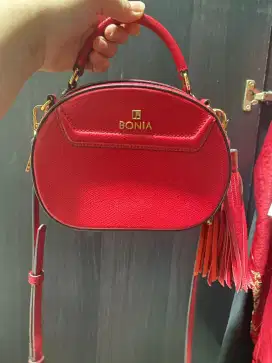 Dijual tas Bonia tipe baby sonia warna merah