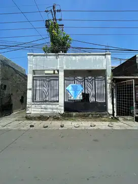Jual rumah di PETEMON murah hitung tanah saja cocok untuk usaha