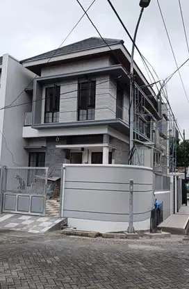 Klampis anom hok 2lt baru gress jl utama