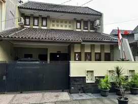 Disewa Rumah Murah nyaman &  strategis  di tebet ecopark  Jaksel