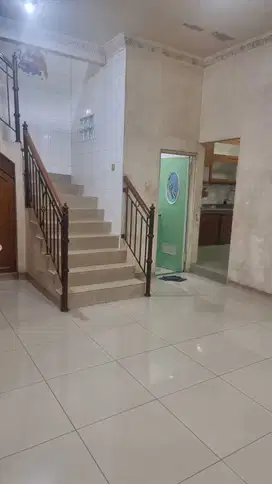 Di Sewakan Rumah Semi Furnish Rapi i Di Nias Raya Kelapa Gading