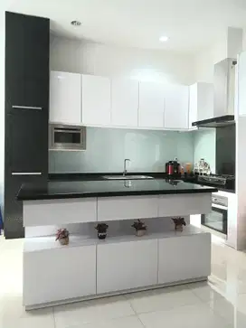 Rumah modern minimalis dengan konsep ruang terbuka di Taman Nyiur