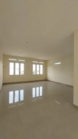 Di Jual Rumah Baru 3 Lantai Di Singgasana Pradana Bandung