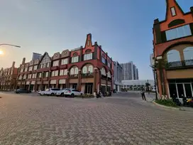 Ruko La Riviera PIK2 Hadap Danau Kota Belanda Lokasi Ramai Kunjungan
