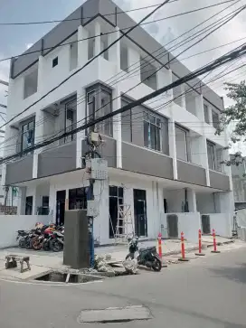Rumah siap huni di Kemayoran Jakarta pusat lokasi strategis