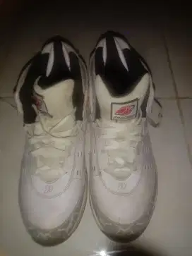 Di jual cepat sepatu Ket ukuran 43 krn bth uang