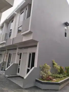 Di jual rumah 2 lantai siap huni di Sunter agung Jakarta Utara