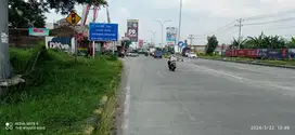 ruang usaha dan tanah di samping pintu tol