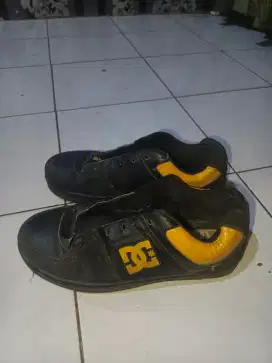 Dijual sepatu DC