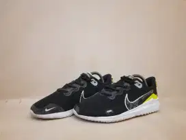 Nike Renew Original size 43 dan adidas new balance