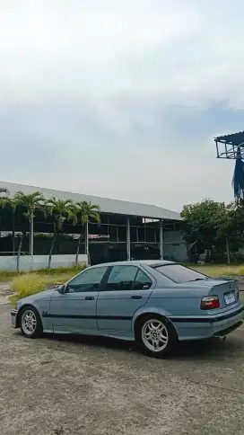 BMW 320i 1994 Bensin