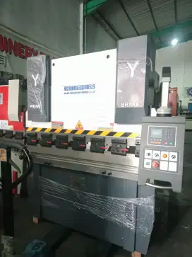 Mesin bending 40t x 1600