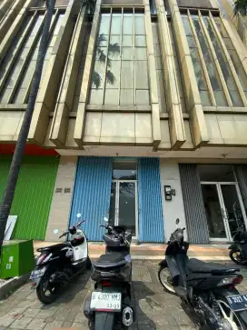 Dijual Ruko Golf Lake Hadap Tol Cocok untuk Online dan Kantor + Lift