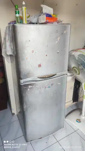 Kulkas 2 pintu merk sharp