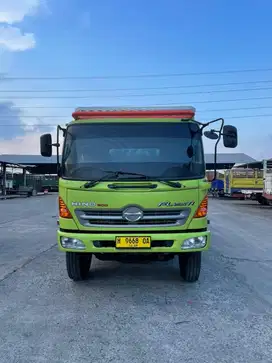 Hino Lohan Tronton FL235JW 2011 Lossbak