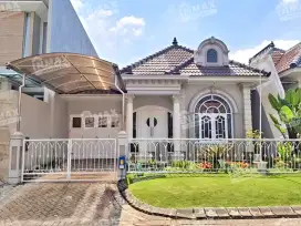 Disewakan rumah mewah asri dan bersih istana Dieng timur furnished