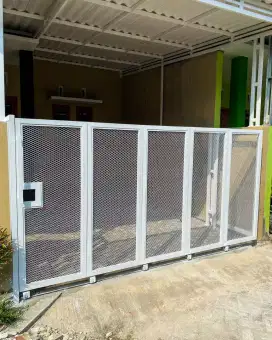 Pintu besi galvanis