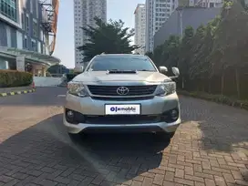 Low KM - TDP 5% ! Toyota Fortuner Hitam 2.7 TRD G Luxury AT 2015 TBO