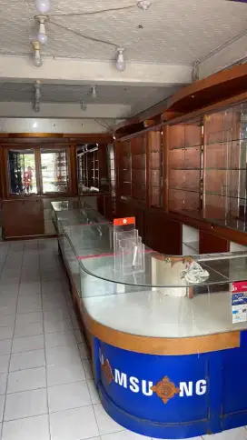 Jual Perabot Rak Lemari HP Beserta Meja Steling Full Set Bekas