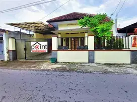 Dikontrakan Rumah Sewa Cantik Tengah Kota Sudah Include AC 4Unit