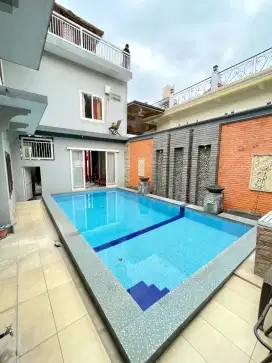 Villa Mewah Lingkungan Perumahan Kota Batu Villa Ada Kolam Renangnya