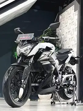 Obral‼️Kawasaki Z250 th 2014 putih - Ayu Mustika
