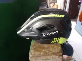 Helm gowes lixada