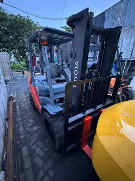 Forklift Toyota 3 Ton Bekas