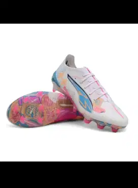 Sepatu bola ultra ultimate white luminous