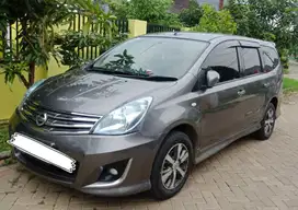 Nissan Grand livina 2012