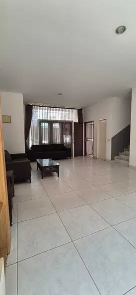 Disewakan Full Furnish Rumah Cluster Alamanda JGC Jakarta Timur