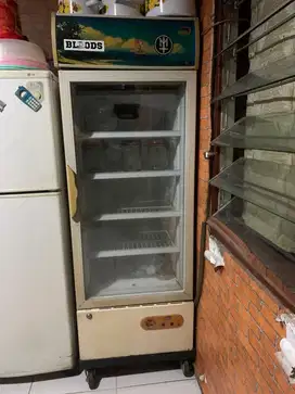DIJUAL SHOWCASE MASIH BAGUS SUNG AJA CEK KELOKASI