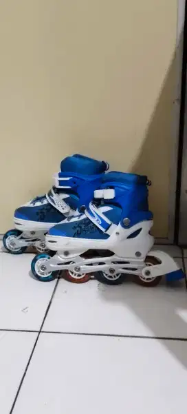 Sepatu roda ukuran S Atau M (Preloved)
