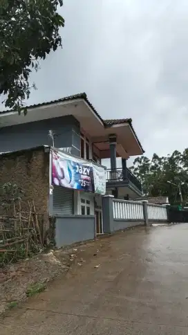 Dijual-rumah strategis siap huni dijual beserta isi nya rumah 2-Lantai