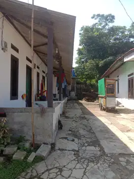 Dijual butuh kontrakan 6 pintu gunung sindur