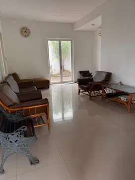 Dijual Rumah Royal Residence Depan, 144 m², Semi Furnish, 2,8 M Nego