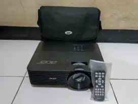 Proyektor bekas Acer EV-EX70HA remote