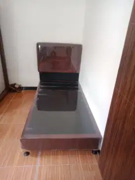 Dipan Kayu Praktis