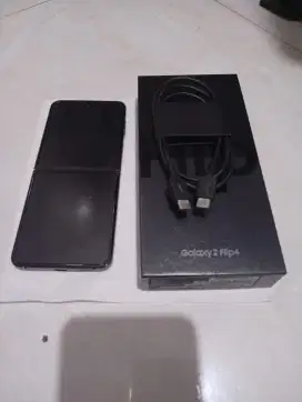 SAMSUNG GALAXY Z FLIP 4 RAM 8GB ROM 512GB