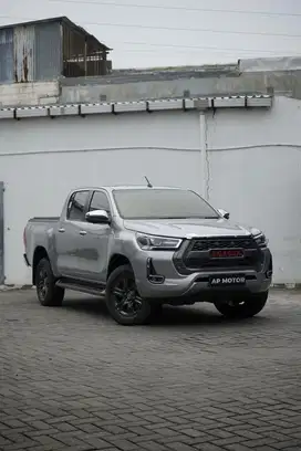Toyota Hilux Double Cabin Type V AT 2023 Silver