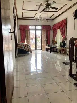 dijual rumah hoek di  pondok kelapa jakarta timur