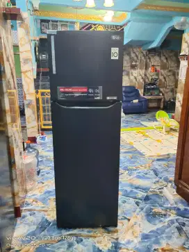 Kulkas LG dua pintu inverter bekas