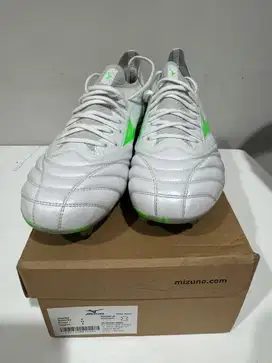 Sepatu Bola MIZUNO