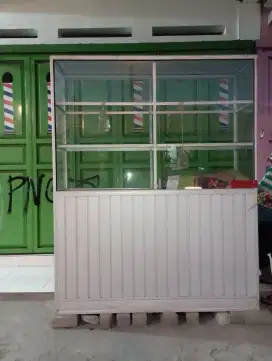 Etalase bekas warung makan