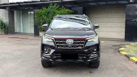 Toyota Fortuner VRZ 2.4 TRD Sportivo AT Hitam Facelift 2021 Like New