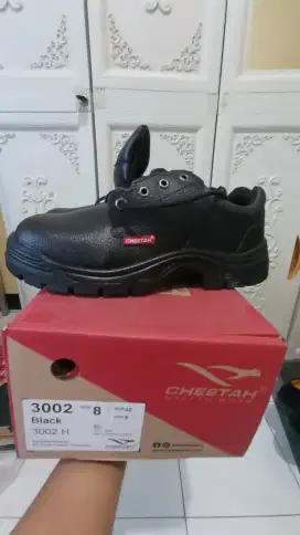 Sepatu safety cheetah (model tali)
